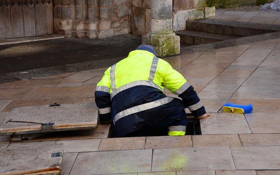 comment déboucher un lavabo Paris