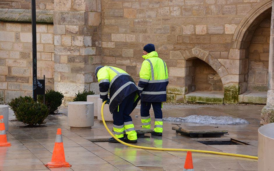 comment déboucher une douche Voisins-le-Bretonneux